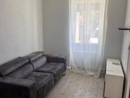 studio meublé  rez-de-chaussée  centre-ville dans maison de village avec 1 place de parkin