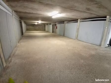 location parking box électrifié fermé