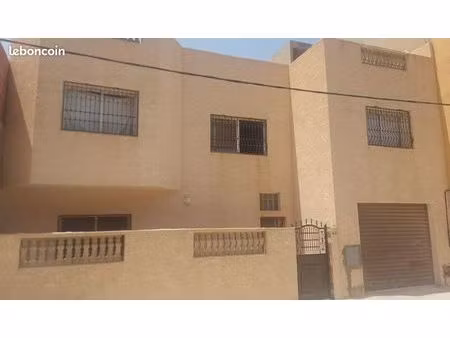 très belle maison familiale qui accueillera votre famille je l'espère. ghazaouet (wilaya d