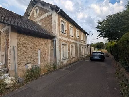 bâtisse ancienne avec permis pour 2 lots – 194 m² + combles – gros potentiel rénovation