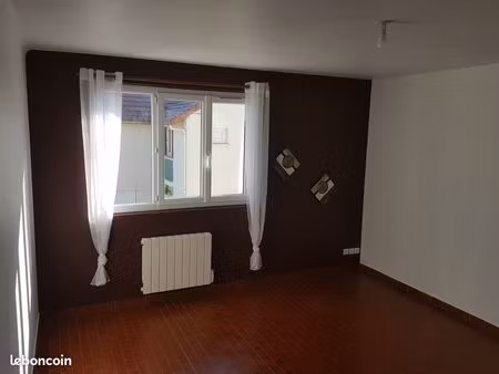f1 de 25m2 à 10kms d'auxerre