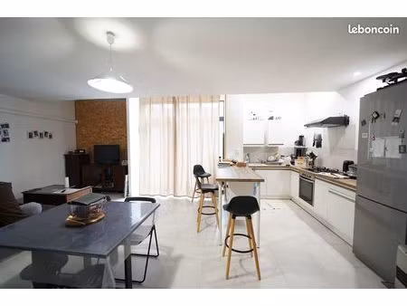 location t2 individuel climatisé + cellier