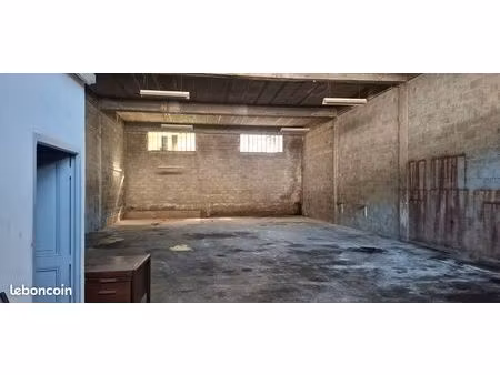 vends entrepot 200m2
