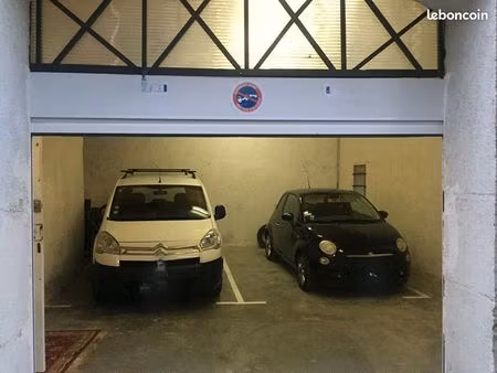 parking/box 1 pièce 45 m²