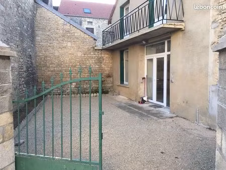 loue maison avec cour