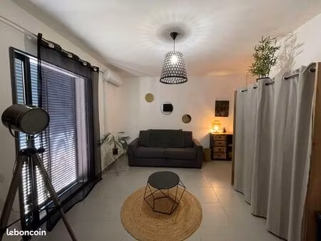 studio récent meublé