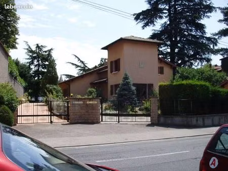 t2 à ecully