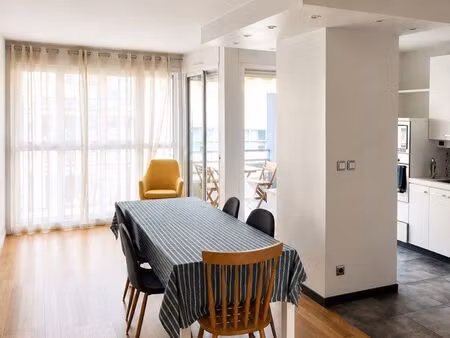 à louer – t3 bis meublé de 82 m² avec terrasse  garage et cave – lyon 7ᵉ (rue chevreul)
