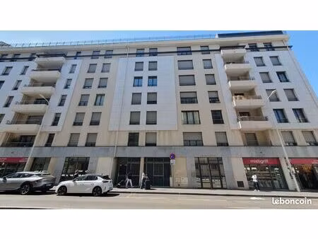 lyon 7 métro garibaldi  t2 récent 51m² avec balcon  garage et cave  bon standing