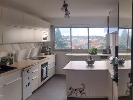 t3 de standing entièrement rénové – 68 m² – balcon – climatisation – résidence sécurisée