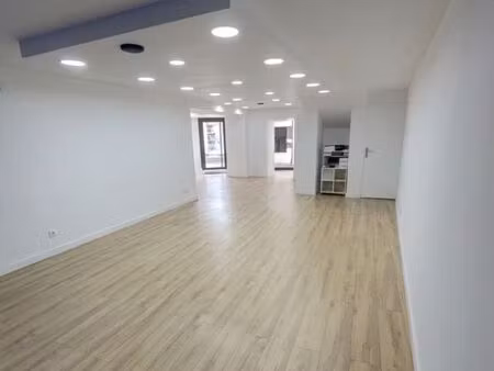 local commercial rénové - grande vitrine – hypercentre