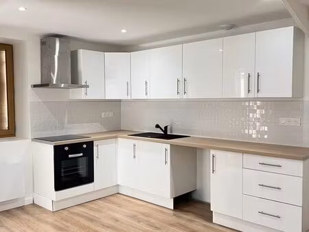maison t4 duplex 110 m² - terrasse - 2 parkings privés - disponible immédiatement