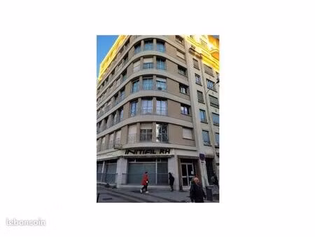 dispo appartement meublé 37 m2 au pied du métro ligne d