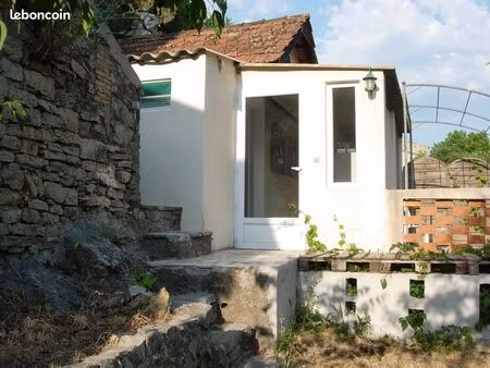 petite maison de pêcheur en pierre