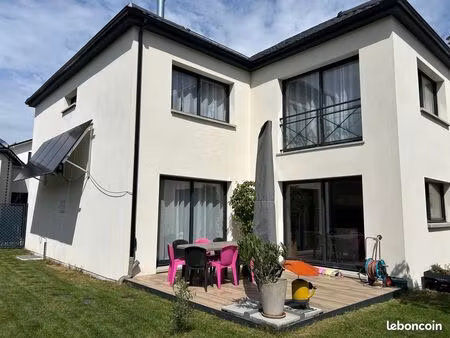 maison récente de 200 m² + dépendance de 30 m2 — saclay val d'albian