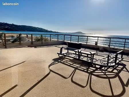 front de mer sur plage t3 unique particulier