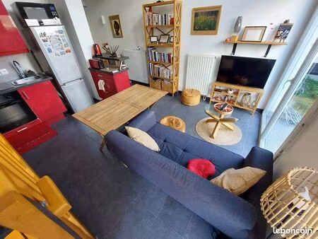 duplex avec jardin privatif   terrasse   parking et chauffage inclus dans loyer
