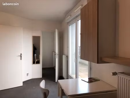 studio meublé - grand balcon - près orly
