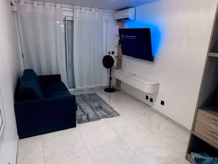 studio entièrement meublé