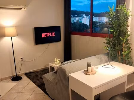 studio 18m2 – 585/mois - eau/elec/internet compris– bail etudiant – meuble+clim+asc – aven