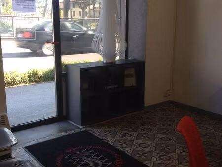 local professionnel rdc avec vitrine
