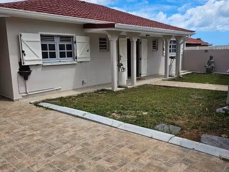 haut de villa t4 meublée ravine vilaine