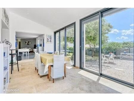 villa 4 pièces 130 m²