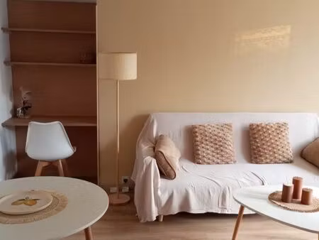 a louer t2 meublé entièrement rénové - 43m² - parking - balcon - proche hôpital de troyes 