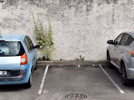 place de parking extérieure