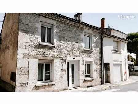 charmante maison en pierre rénovée - 100m² - centre-ville mansle-les-fontaines