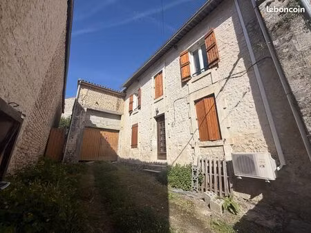 maison de village rénové  grenier et garage amenageable