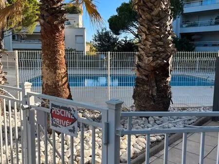 appartement t2 de 55m2 meublé standing  climatisation et piscine privée