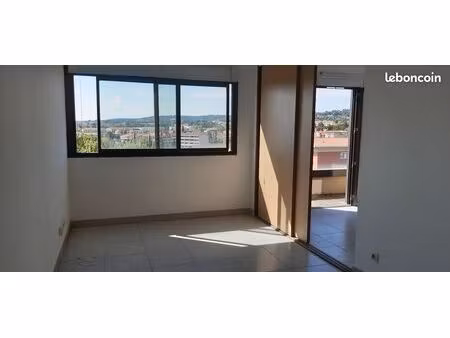 location t2 aix centre / 36m2 / balcon / box voiture