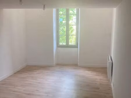 location 62m2 entrée village les pennes mirabeau