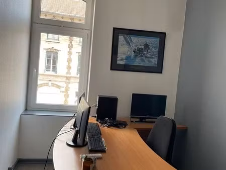 bureau indépendant dans locaux commerciaux