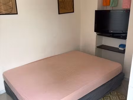 à vendre deux petit studio de 13 m²  avec possibilité de les rassembler ensemble pour fair