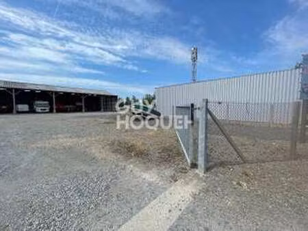 vente bureaux et commerces à créances (50710) : à vendre / 3845m² créances