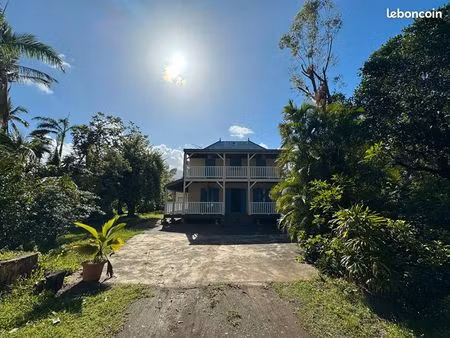propriété d’exception à la possession – 4 750 m² de terrain + villa