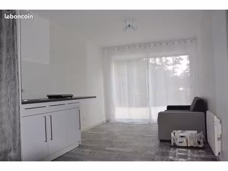 2 pièces à louer 380