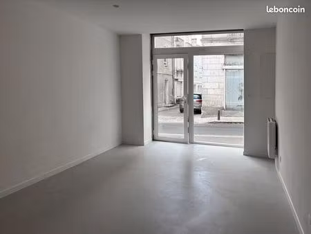 local commercial / bureau 21 m² avec vitrine en centre ville