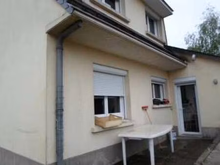 location maison à gennes-longuefuye (53200) : à louer / 98m² gennes-longuefuye