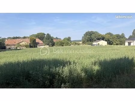terrain 2 980 m² clermont de beauregard