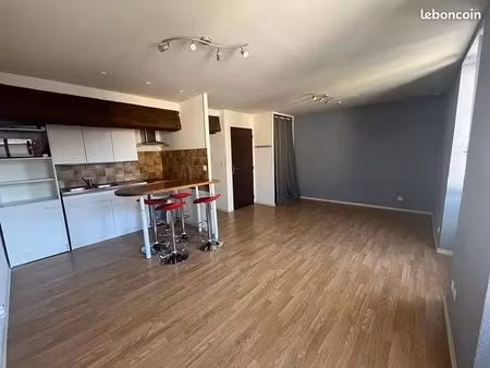 studio spacieux 31m² non meublé - lumineux avec cuisine équipée - saint-ouen