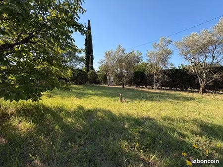 magnifique terrain 740 m2 quartier très recherché les champs