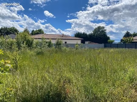 terrain 600 m² allex