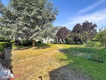 terrain 680 m² bourg-achard
