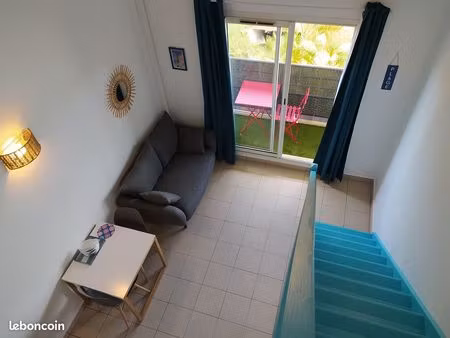 a louer t2 meuble 31m2 confort + parking privatif couvert+balcon bien situe sur st pierre 