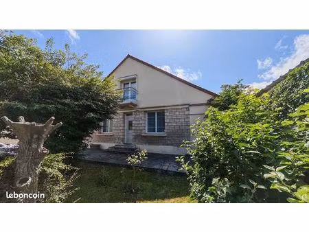 maison 11 pièces 210 m²