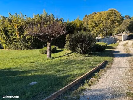 terrain viabilisé et constructible 833 m² - libre