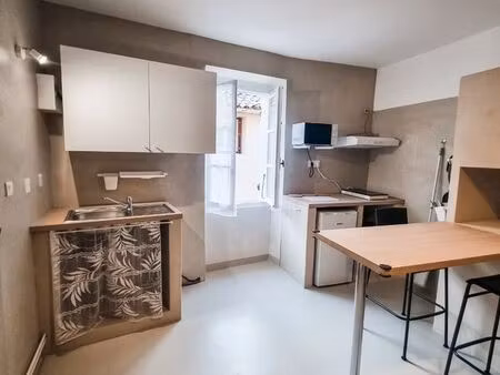 à louer – superbe t1 bis meublé entièrement rénové – centre-ville de bagnols-sur-cèze